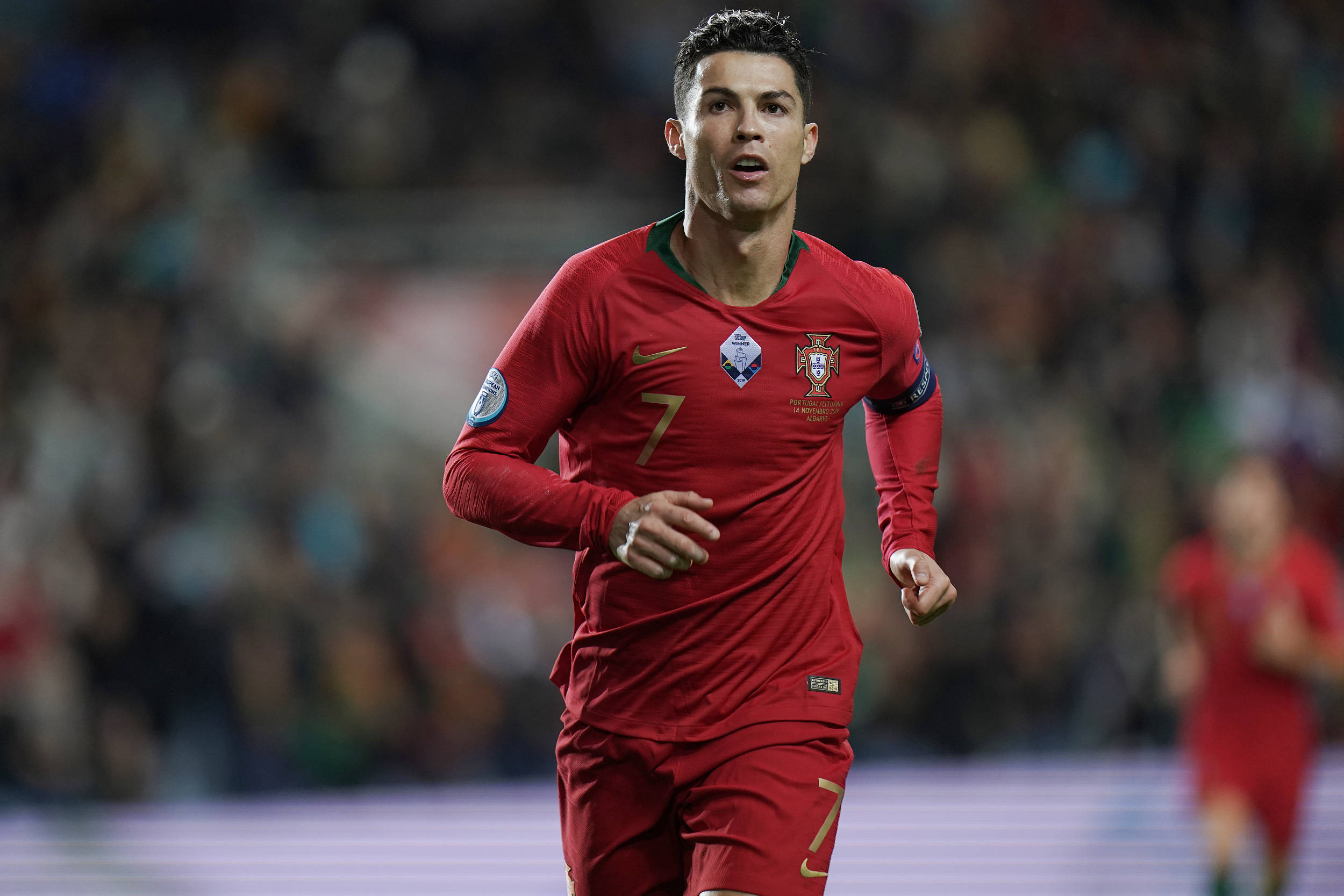 C罗重返赛场，表现优异首场状态出色，澳大利亚队观众沸腾！的简单介绍